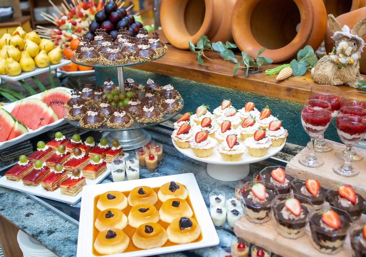 Hot Beach Resort Olímpia Eksteriør billede A dessert buffet